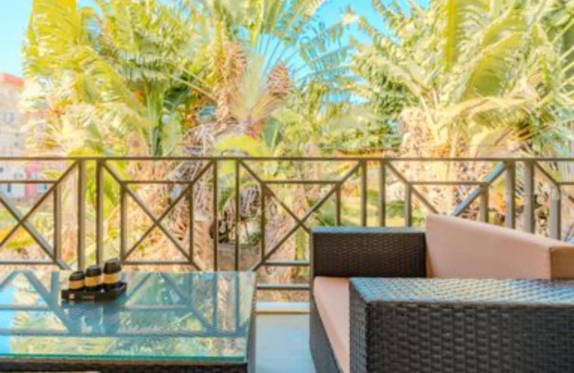 Pereybere Beach Paradise 4 Bedroom Apt Exterior photo